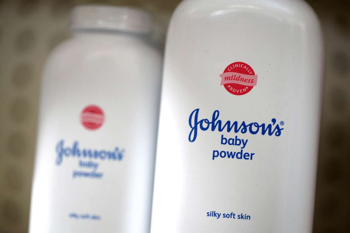 Johnson & Johnson прекратит производство присыпки