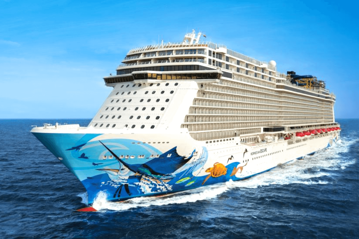 15 самых больших и роскошных круизных лайнеров: Norwegian Escape