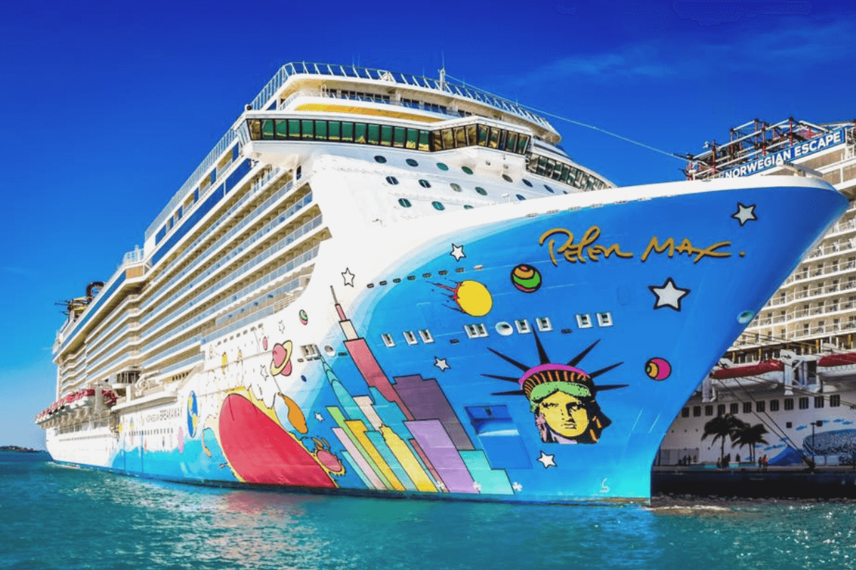 15 самых больших и роскошных круизных лайнеров: Norwegian Breakaway