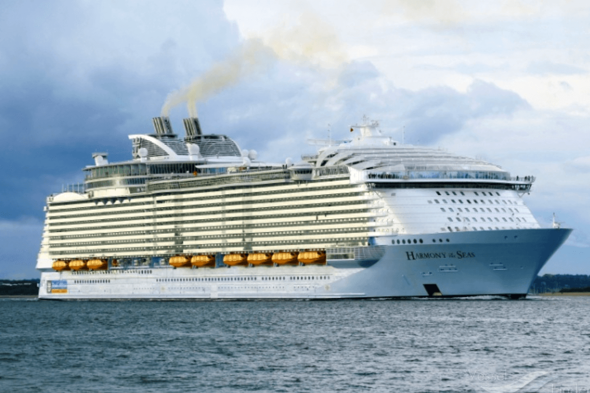 15 самых больших и роскошных круизных лайнеров: Harmony of the Seas