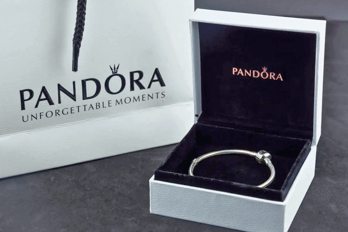 В чем уникальность браслетов Pandora: «ювелирный конструктор» и повторные покупки